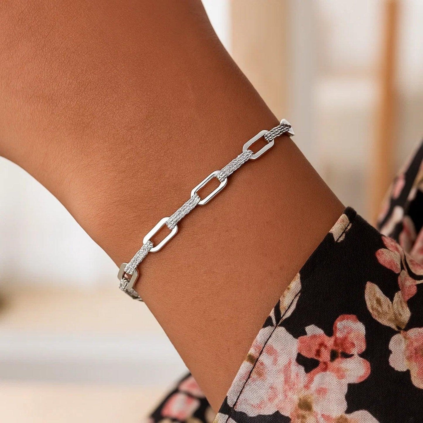 14k White Gold Diamante Paperclip Chain Bracelet (4.00 mm)