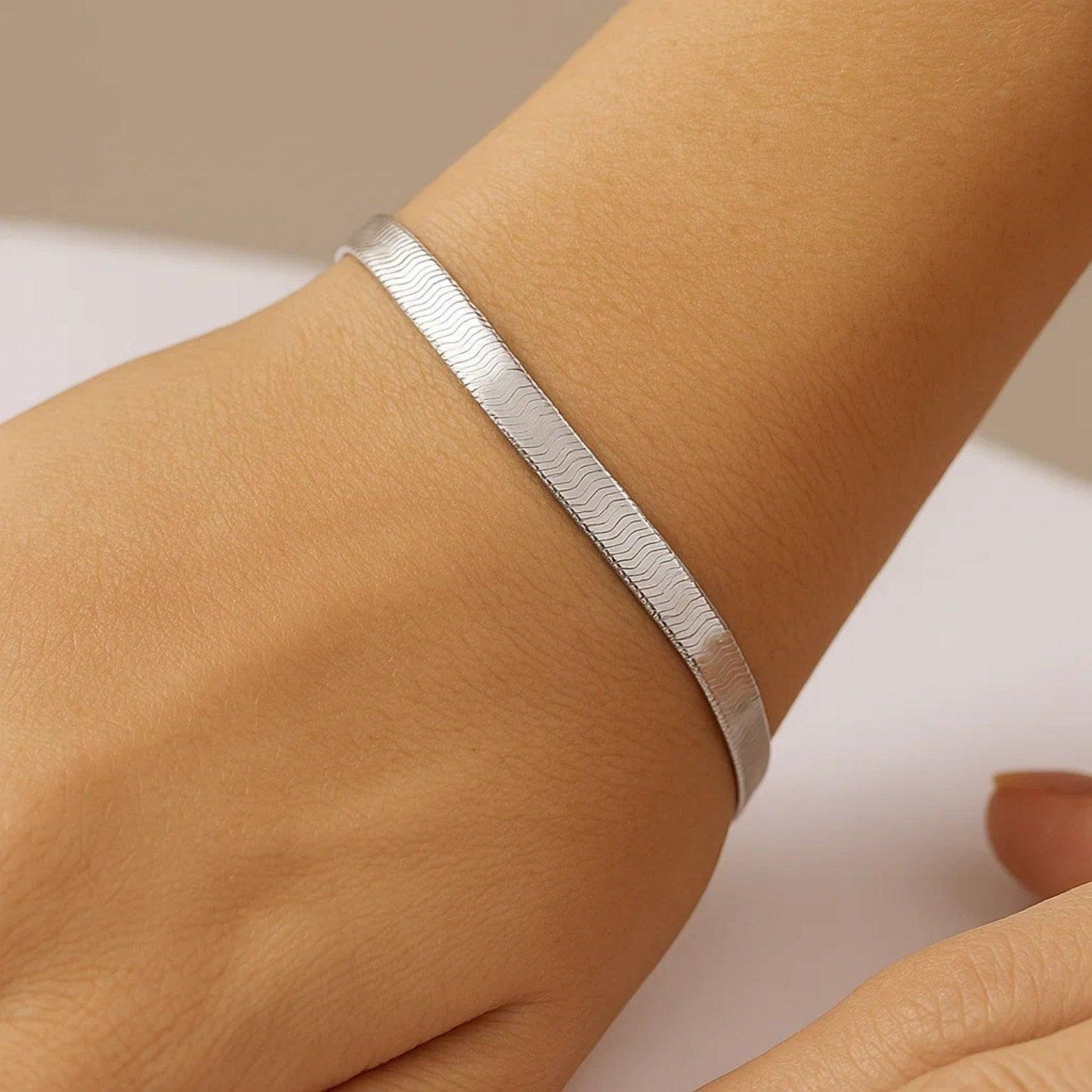 14k White Gold Super Flex Herringbone Bracelet (4.60 mm)