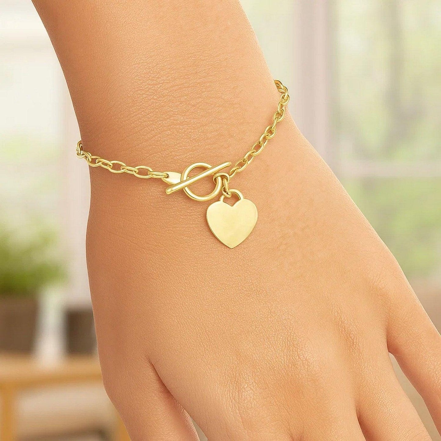 Toggle Bracelet with Heart Charm in 14k Yellow Gold (4.80 mm)