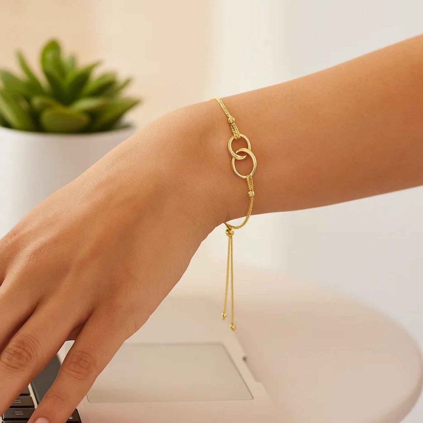 14k Yellow Gold Entwined Rings Adjustable Lariat Style Bracelet