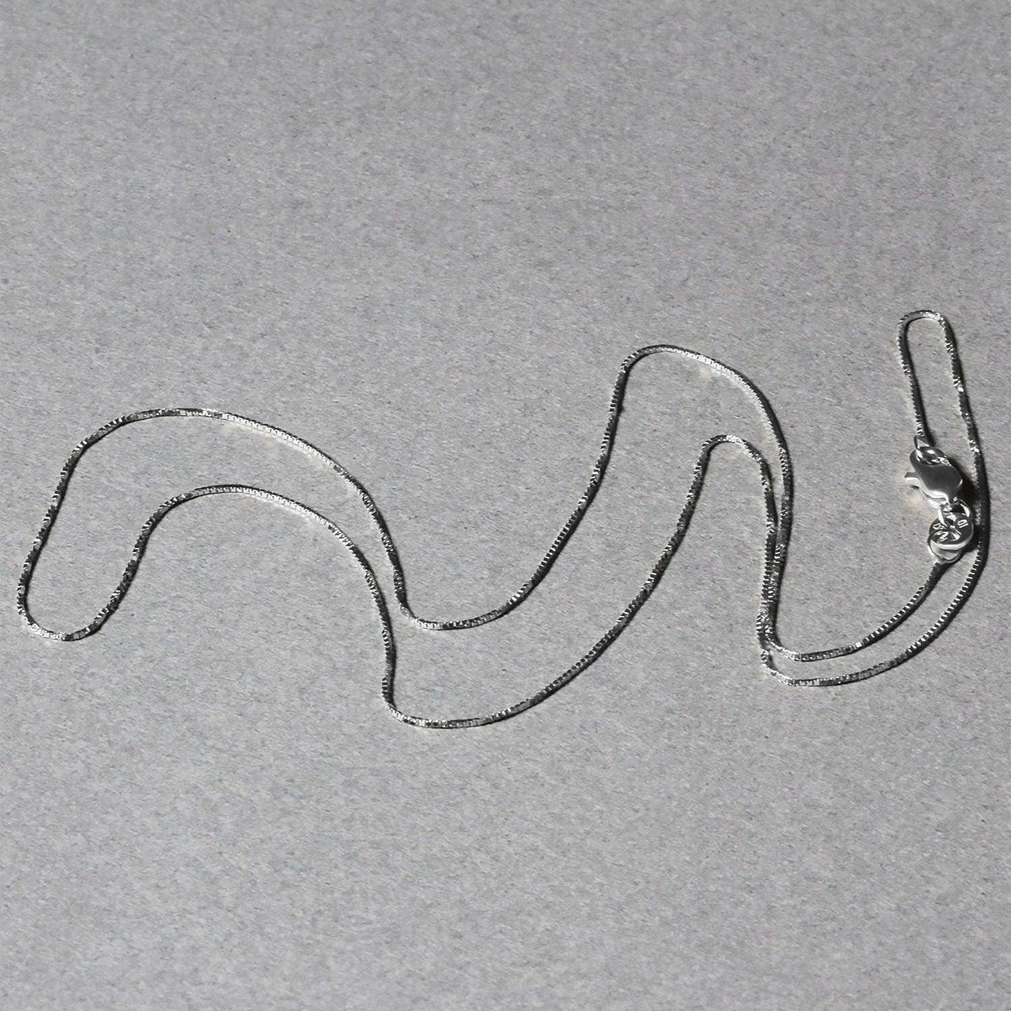 18k White Gold Box Chain 0.6mm (0.60 mm)