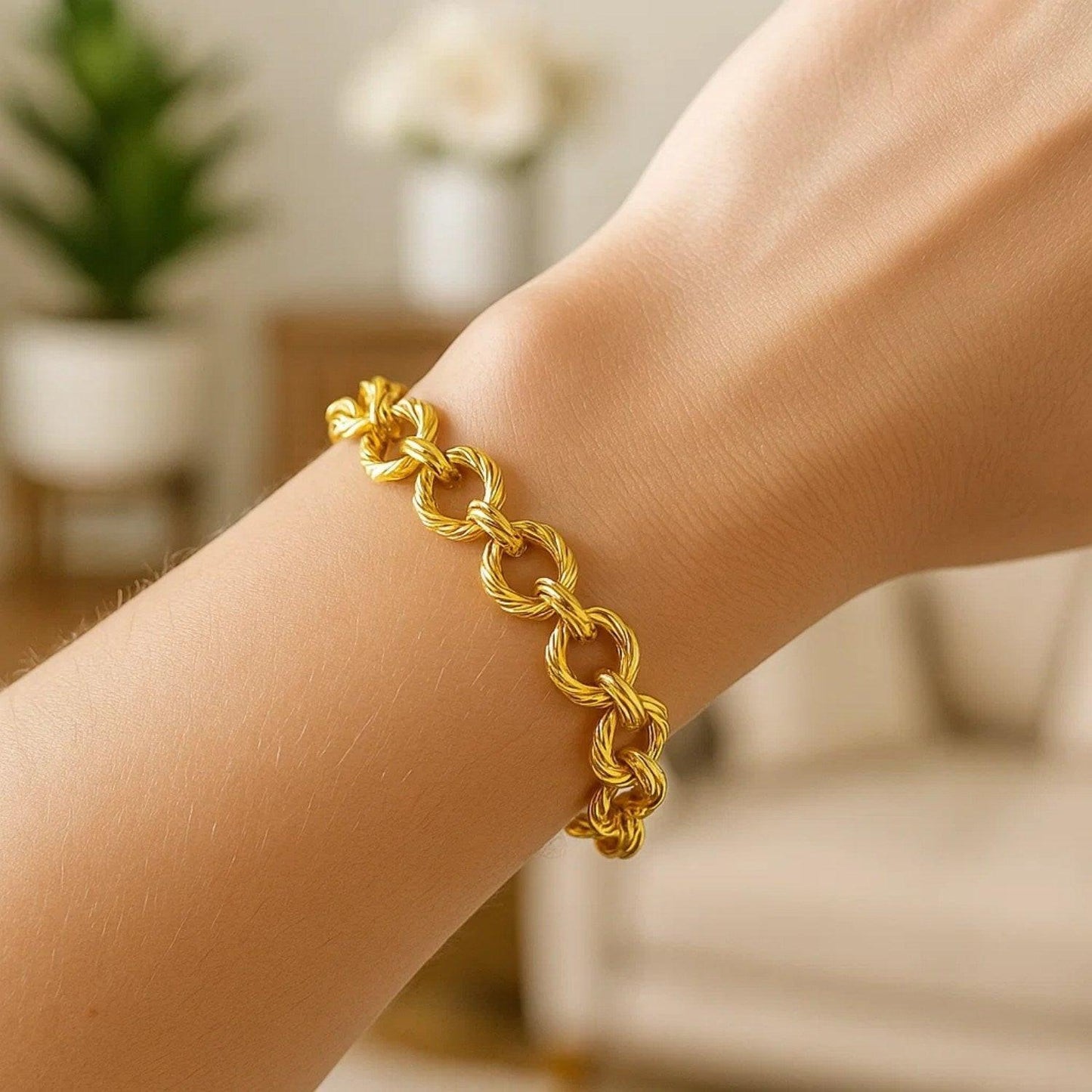 Textured Oval Link Bracelet in 14k Yellow Gold  (8.70 mm)