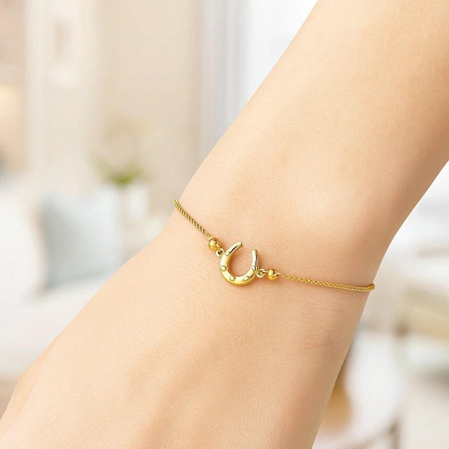 Adjustable Horseshoe Draw String Bracelet in 14K Yellow Gold
